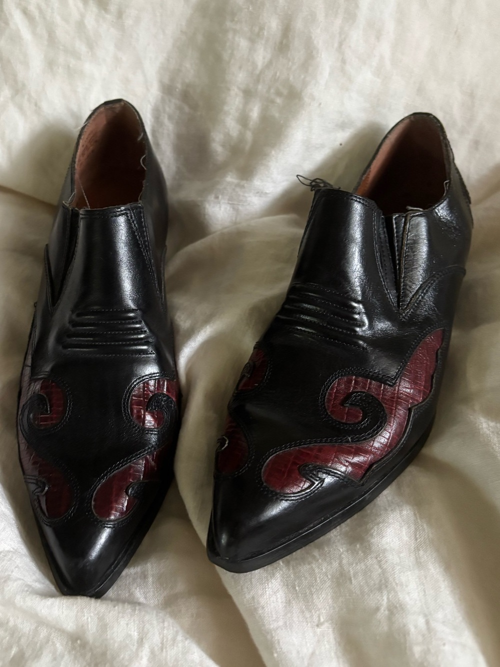 Nine West Black Leather Women's loafers with a small heel with Burgundy Accent
